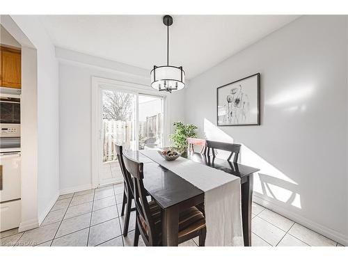 4-2220 Upper Middle Road, Burlington, ON - Indoor Photo Showing Dining Room