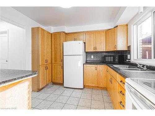 4-2220 Upper Middle Road, Burlington, ON - Indoor Photo Showing Kitchen With Double Sink