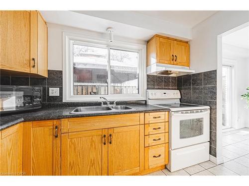 4-2220 Upper Middle Road, Burlington, ON - Indoor Photo Showing Kitchen With Double Sink