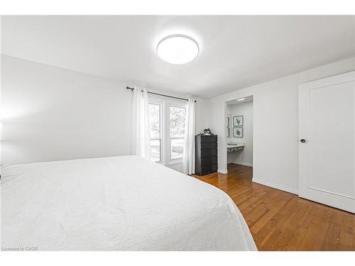 4-2220 Upper Middle Road, Burlington, ON - Indoor Photo Showing Bedroom