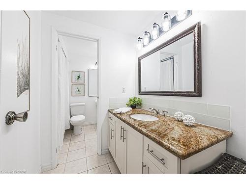 4-2220 Upper Middle Road, Burlington, ON - Indoor Photo Showing Bathroom