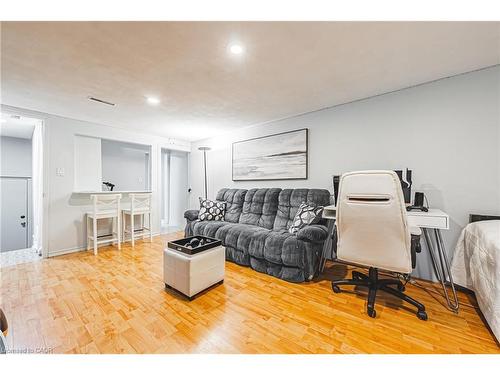 4-2220 Upper Middle Road, Burlington, ON - Indoor Photo Showing Living Room