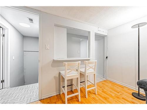 4-2220 Upper Middle Road, Burlington, ON - Indoor