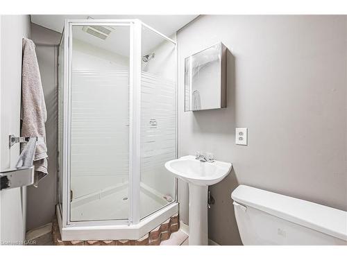 4-2220 Upper Middle Road, Burlington, ON - Indoor Photo Showing Bathroom
