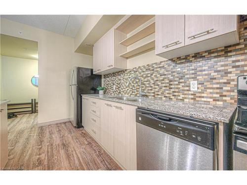 302-8 Hickory Street W, Waterloo, ON - Indoor Photo Showing Kitchen With Upgraded Kitchen