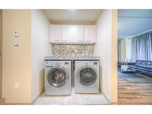 302-8 Hickory Street W, Waterloo, ON - Indoor Photo Showing Laundry Room