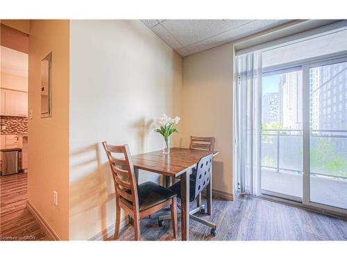 302-8 Hickory Street W, Waterloo, ON - Indoor Photo Showing Dining Room