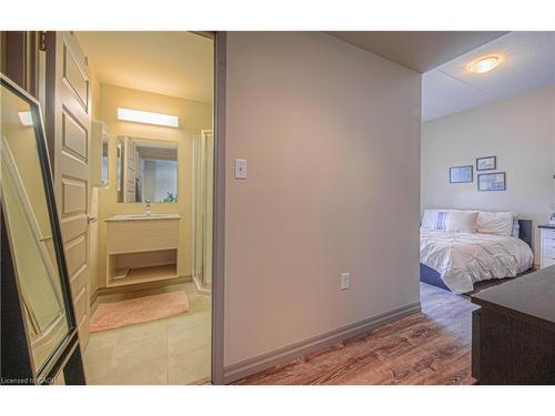 302-8 Hickory Street W, Waterloo, ON - Indoor Photo Showing Other Room