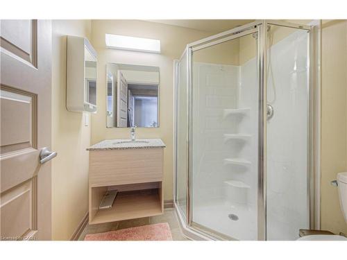 302-8 Hickory Street W, Waterloo, ON - Indoor Photo Showing Bathroom