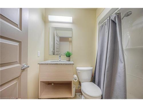 302-8 Hickory Street W, Waterloo, ON - Indoor Photo Showing Bathroom