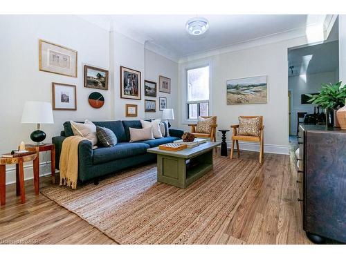 49 Madison Avenue, Hamilton, ON - Indoor Photo Showing Living Room