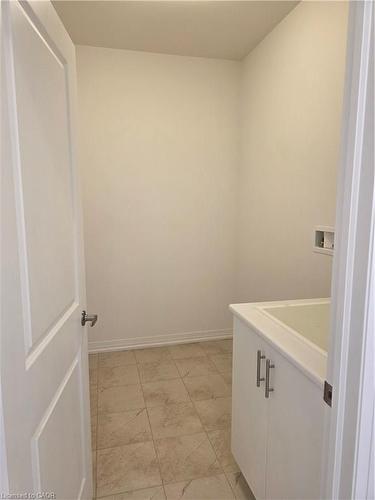 484 Provident Way, Hamilton, ON - Indoor Photo Showing Other Room