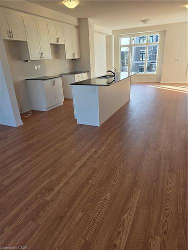 484 Provident Way, Hamilton, ON - Indoor Photo Showing Kitchen With Upgraded Kitchen