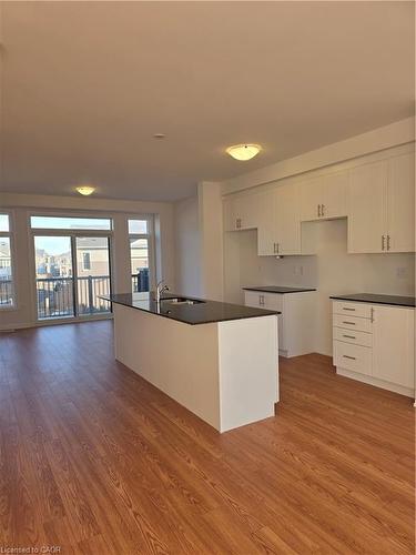 484 Provident Way, Hamilton, ON - Indoor Photo Showing Kitchen