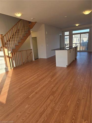 484 Provident Way, Hamilton, ON - Indoor Photo Showing Other Room