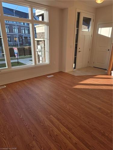 484 Provident Way, Hamilton, ON - Indoor Photo Showing Other Room