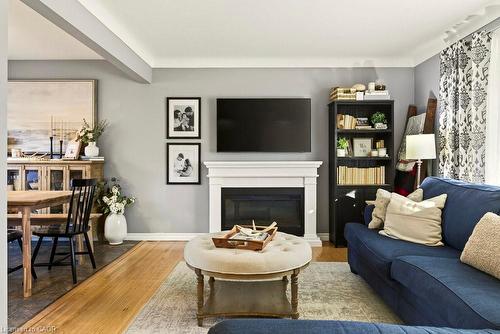 7 Prince Charles Drive, St. Catharines, ON - Indoor Photo Showing Living Room With Fireplace