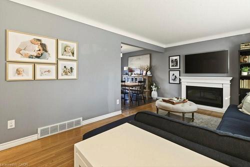 7 Prince Charles Drive, St. Catharines, ON - Indoor Photo Showing Living Room With Fireplace