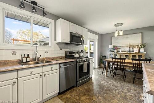 7 Prince Charles Drive, St. Catharines, ON - Indoor Photo Showing Kitchen With Double Sink