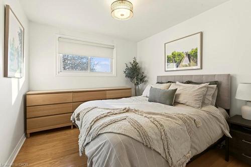 7 Prince Charles Drive, St. Catharines, ON - Indoor Photo Showing Bedroom
