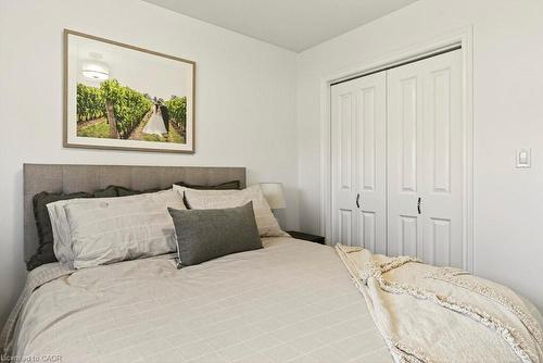 7 Prince Charles Drive, St. Catharines, ON - Indoor Photo Showing Bedroom