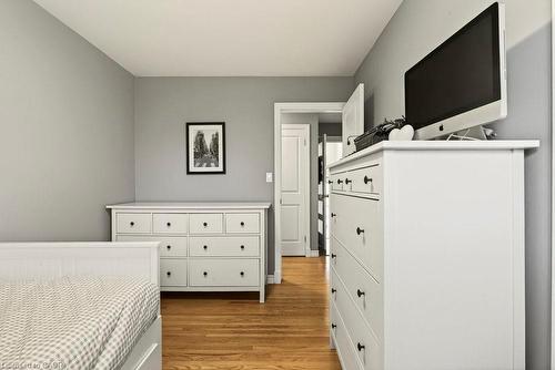 7 Prince Charles Drive, St. Catharines, ON - Indoor Photo Showing Bedroom