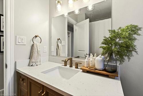 7 Prince Charles Drive, St. Catharines, ON - Indoor Photo Showing Bathroom