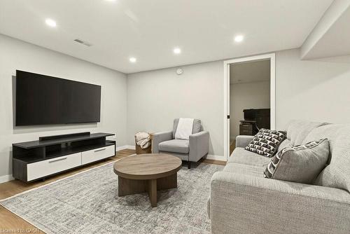 7 Prince Charles Drive, St. Catharines, ON - Indoor