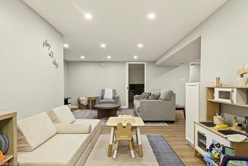 7 Prince Charles Drive, St. Catharines, ON - Indoor