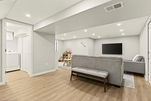 7 Prince Charles Drive, St. Catharines, ON - Indoor