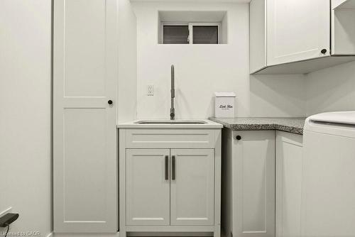 7 Prince Charles Drive, St. Catharines, ON - Indoor Photo Showing Laundry Room