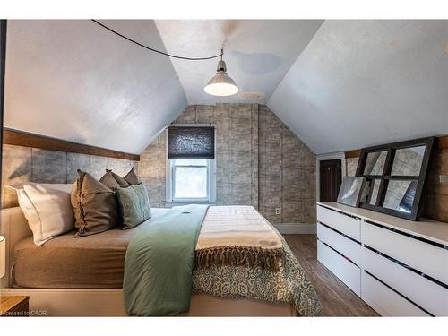 52 Connaught Avenue N, Hamilton, ON - Indoor Photo Showing Bedroom