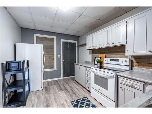 52 Connaught Avenue N, Hamilton, ON - Indoor Photo Showing Kitchen