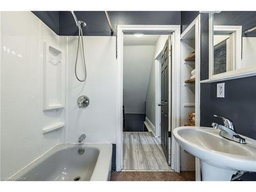 52 Connaught Avenue N, Hamilton, ON - Indoor Photo Showing Bathroom
