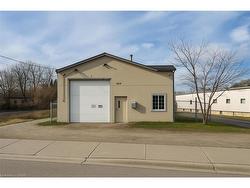 228 Madison Avenue S Kitchener, ON N2G 3M8