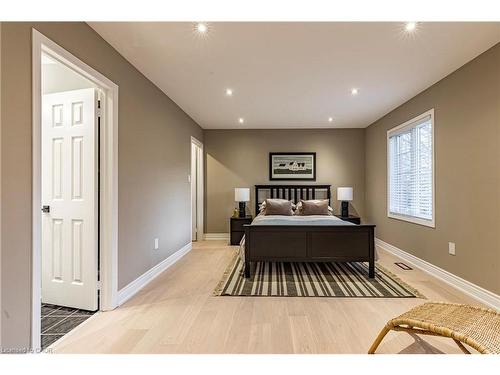 1866 Creek Way, Burlington, ON - Indoor Photo Showing Bedroom