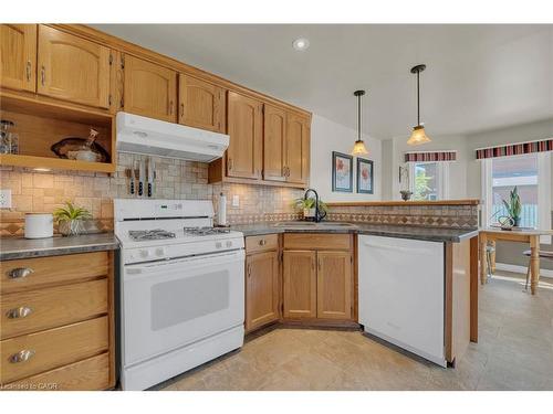 35 Highland Boulevard, Caledonia, ON - Indoor Photo Showing Kitchen