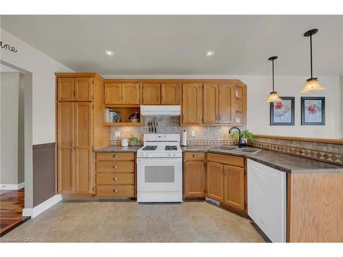 35 Highland Boulevard, Caledonia, ON - Indoor Photo Showing Kitchen