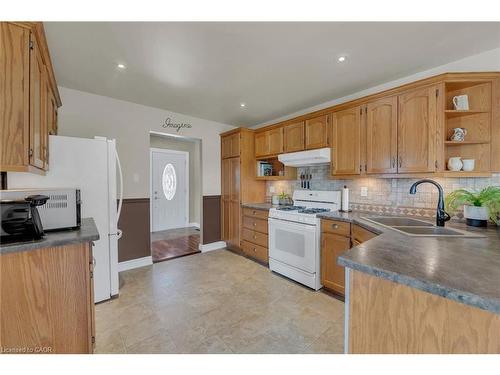 35 Highland Boulevard, Caledonia, ON - Indoor Photo Showing Kitchen