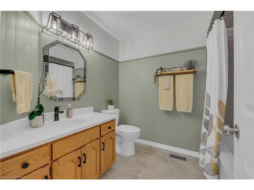 35 Highland Boulevard, Caledonia, ON - Indoor Photo Showing Bathroom