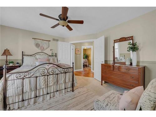 35 Highland Boulevard, Caledonia, ON - Indoor Photo Showing Bedroom