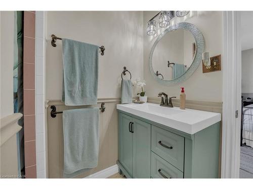 35 Highland Boulevard, Caledonia, ON - Indoor Photo Showing Bathroom