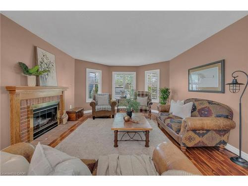 35 Highland Boulevard, Caledonia, ON - Indoor Photo Showing Living Room With Fireplace