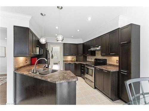 198 Springvalley Crescent, Hamilton, ON - Indoor Photo Showing Kitchen With Double Sink With Upgraded Kitchen