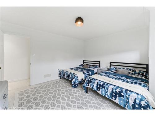 198 Springvalley Crescent, Hamilton, ON - Indoor Photo Showing Bedroom