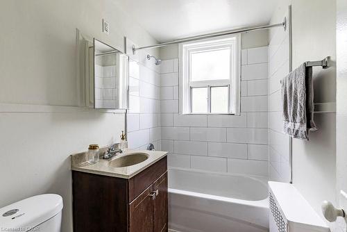 404-118 St. Joseph'S Drive, Hamilton, ON - Indoor Photo Showing Bathroom