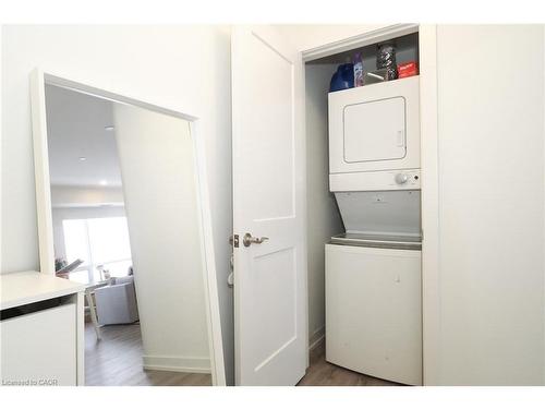 415-247 Northfield Drive E, Waterloo, ON - Indoor Photo Showing Laundry Room