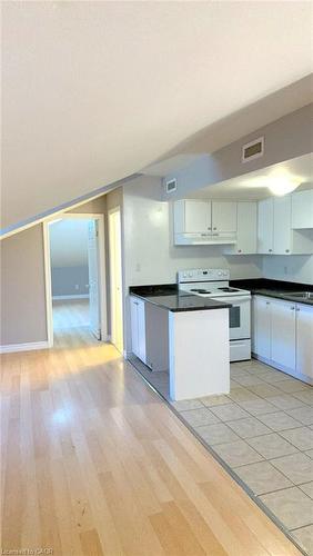 8-81 Dundas Street, Hamilton, ON - Indoor Photo Showing Kitchen