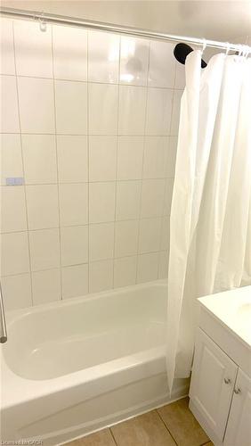 8-81 Dundas Street, Hamilton, ON - Indoor Photo Showing Bathroom