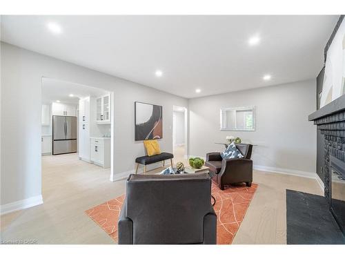 2392 Arnold Crescent, Burlington, ON - Indoor